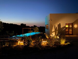 Tranquility and vastness under the starry sky