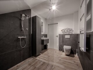 Dusche, WC, Waschbecken