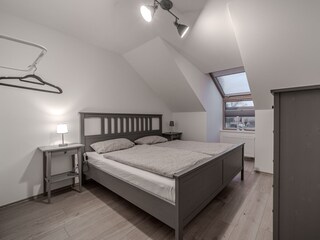 Schlafzimmer 1 mit Doppelbett