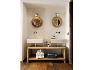 BATHROOM, GROUND FLOOR