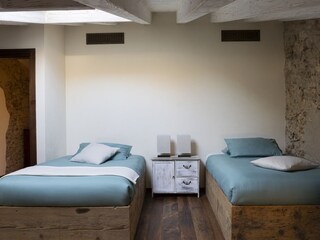 BEDROOM, FIRST FLOOR, 3 SINGLE BEDS AND BABY COT