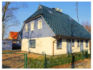 Haus mit eingezäuntem Garten