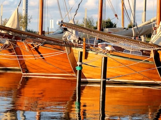 Hafen mit traditionellen Booten