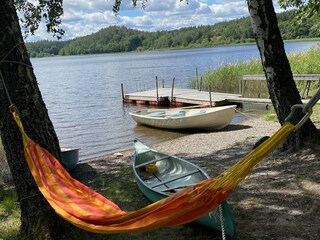 Entspannen, schwimmen und angeln am nahegelegenen See.