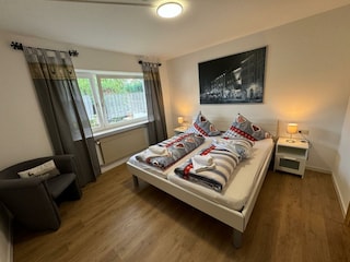 Schlafzimmer 1
