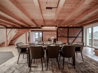 Esstisch im großen Wohnraum