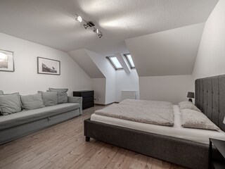 Schlafzimmer 3 mit Doppelbett und Schlafsofa 140x200