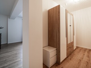 Ankleidebereich von Schlafzimmer 1