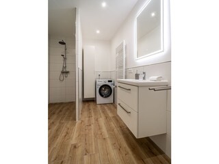 Hauptbad inzw. OHNE Waschmaschine