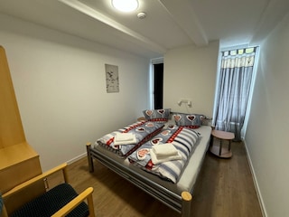 Schlafzimmer 1