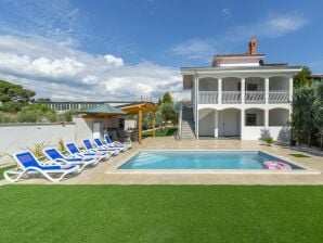 Entspannende Villa in der Nähe von Porec mit Pool - Nova Vas - image1