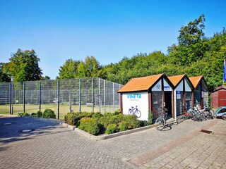 Tennisplatz + Fahrradvermietung