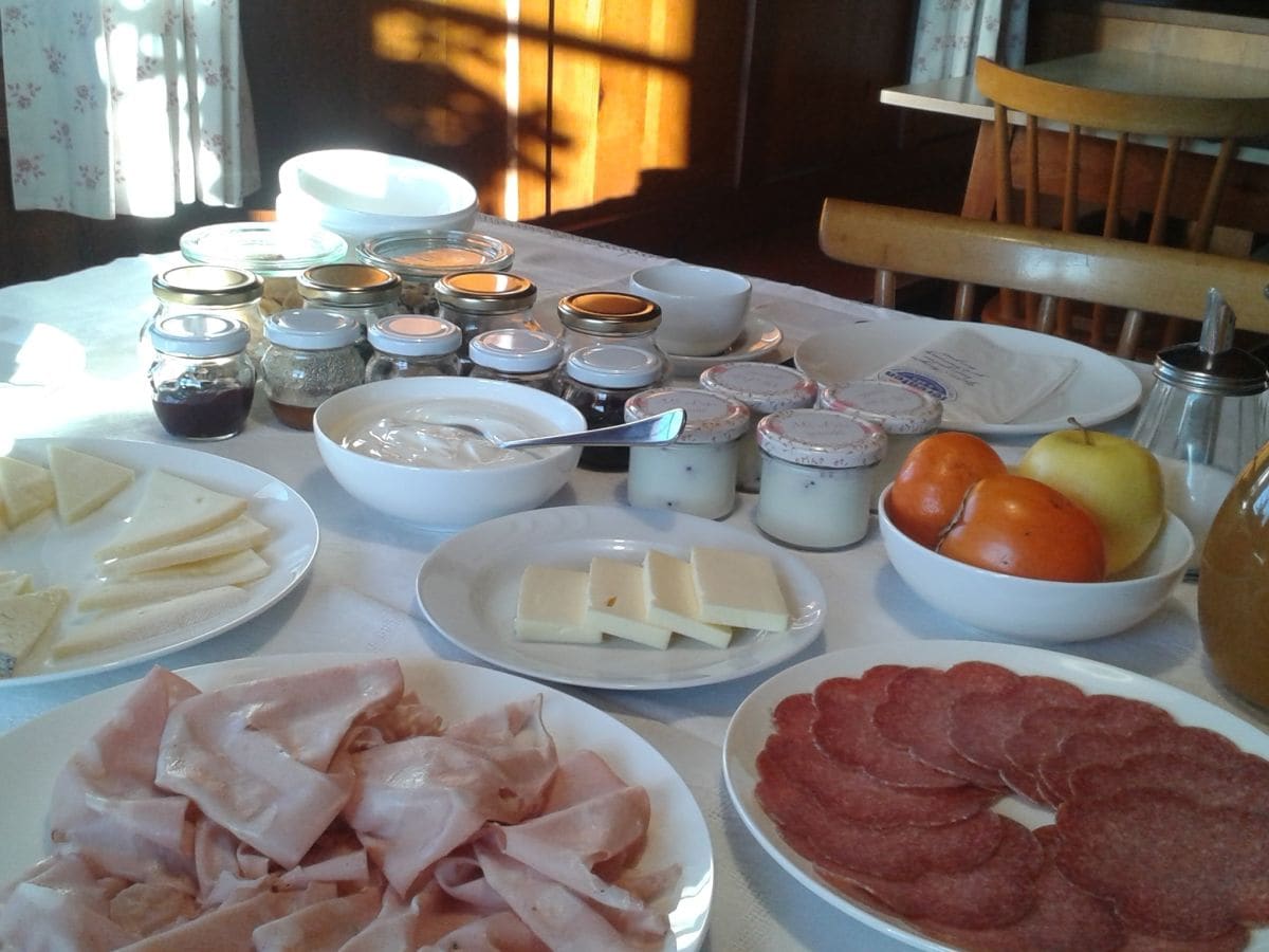 gesundes, abwechslungsreiches Frühstück in der Stube