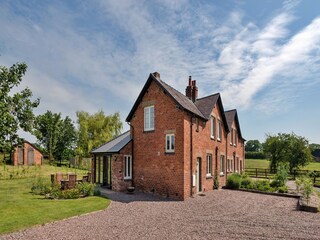 Holiday cottage Welshpool Outdoor Recording 1