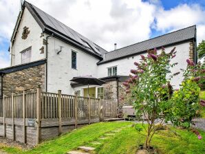 Holiday house Cottage in Conwy with Hot Tub & Mountain Views - Afon Conwy - image1