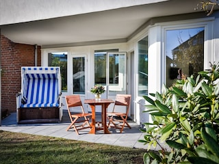 Terrasse mit Strandkorb
