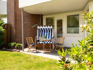 Terrasse inkl. Gartenmöbel (in der Saison)