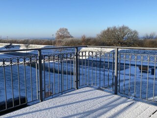 Im Winter Sonne und Schnee
