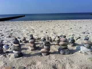 Steinmännchen am Strand, Seele baumeln lassen