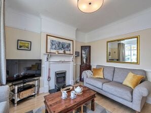 Holiday house Cottage in Rhos-on-Sea near Sandy Beach - Afon Conwy - image1
