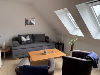 Wohnzimmer mit Schlafsofa