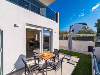 Appartement Brodarica Buitenaudio-opname 5