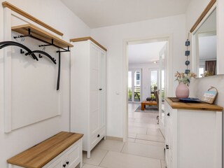 Der Flur mit Garderobe.