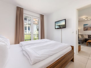 ... Verdunkelungsgardinen, TV ...