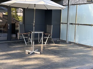Terrasse & Eingang Appartement