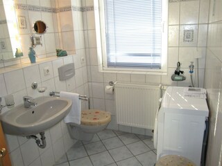 Bad mit Dusche /WC und kostenfreier Waschmaschine