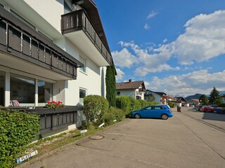 Eigener Parkplatz Nr 2, direkt vor dem Balkon