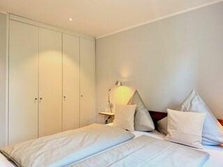 Schlafzimmer mit Doppelbett