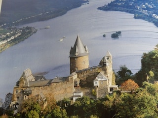 ..mit dem Schiff (Burg Stahleck)