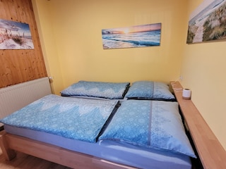 kleines Schlafzimmer unten