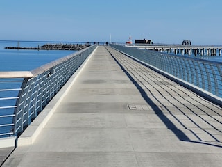 Seebrücke mit Inselhafen