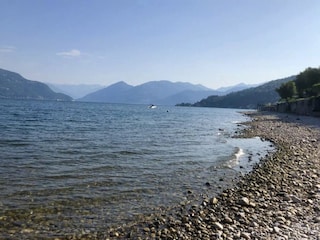 Swimming in Porto Valtravaglia