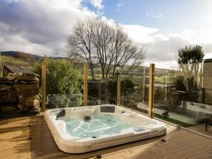 Holiday house Cottage in Llan Ffestiniog with Hot Tub - Porthmadog - image1