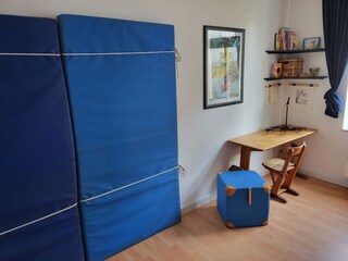 Children's room: gym mats and desk