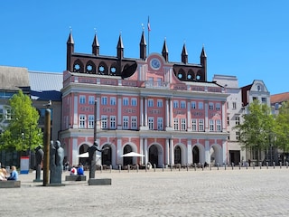 Rathaus am Neuen Markt bei Tag