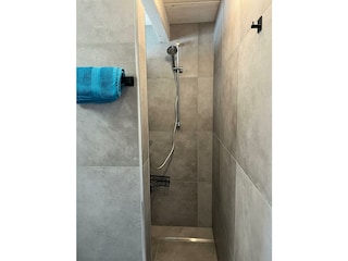 Dusche im Badezimmer