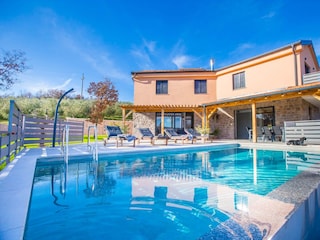 Pool und Ferienhaus sind zur Alleinnutzung