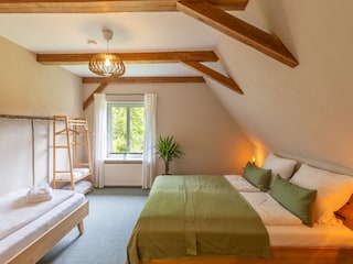 Schlafzimmer #3 oben mit 3 Betten