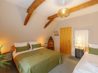 Schlafzimmer #3 oben mit 3 Betten