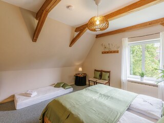 Schlafzimmer #4 mit Doppelbett und Zusatzmatratze