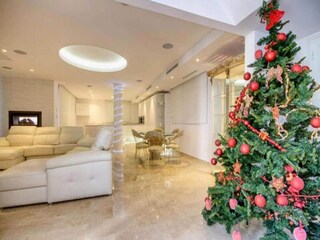 Apartment Portals Nous  13