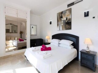 Apartment Portals Nous  18