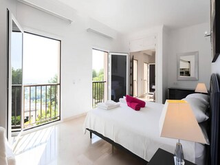 Apartment Portals Nous  19