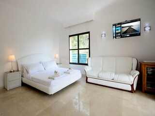 Apartment Portals Nous  20