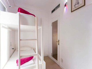 Apartment Portals Nous  27