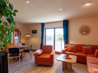 Wohn-/Essbereich mit offener Küche